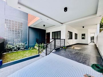 Elegant Modern 2Storey Duplex House and Lot for Sale in San Isidro Parañaque City