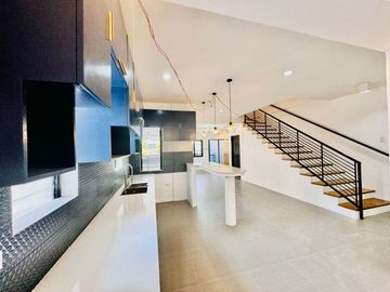 Elegant Modern 2Storey Duplex House and Lot for Sale in San Isidro Parañaque City