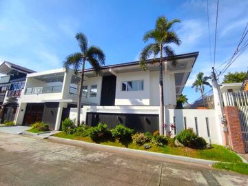 With a Swimming Pool Renovated Single Detached House & Lot for Sale in the Multinational Village Parañaque