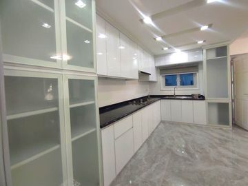 With a Swimming Pool Renovated Single Detached House & Lot for Sale in the Multinational Village Parañaque