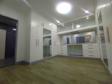 With a Swimming Pool Renovated Single Detached House & Lot for Sale in the Multinational Village Parañaque
