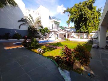 With a Swimming Pool Renovated Single Detached House & Lot for Sale in the Multinational Village Parañaque