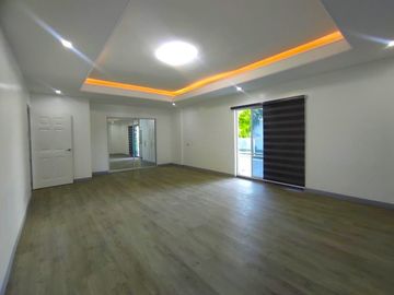 With a Swimming Pool Renovated Single Detached House & Lot for Sale in the Multinational Village Parañaque