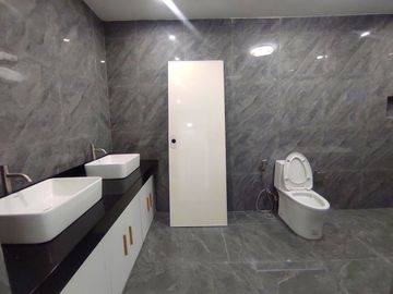 With a Swimming Pool Renovated Single Detached House & Lot for Sale in the Multinational Village Parañaque