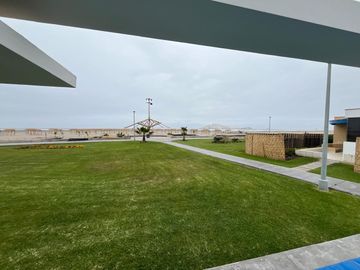 Venta de Casa de Playa en Gaviotas, Asia – Primera Fila Frente al Malecón – 230m2
