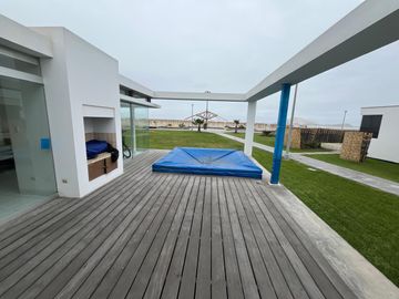 Venta de Casa de Playa en Gaviotas, Asia – Primera Fila Frente al Malecón – 230m2