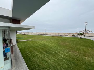 Venta de Casa de Playa en Gaviotas, Asia – Primera Fila Frente al Malecón – 230m2