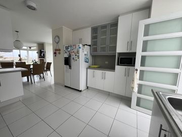 Venta de Casa de Playa en Gaviotas, Asia – Primera Fila Frente al Malecón – 230m2