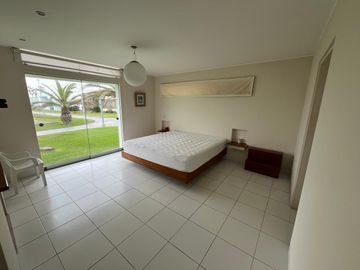 Venta de Casa de Playa en Gaviotas, Asia – Primera Fila Frente al Malecón – 230m2