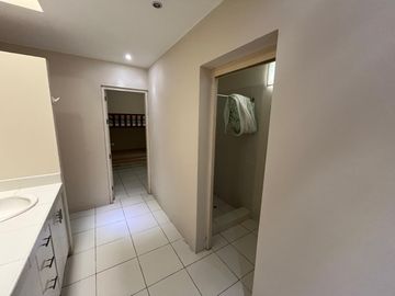 Venta de Casa de Playa en Gaviotas, Asia – Primera Fila Frente al Malecón – 230m2