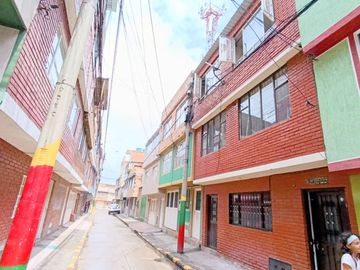 KENNEDY- CASA CON RENTA EN BUEN ESTADO