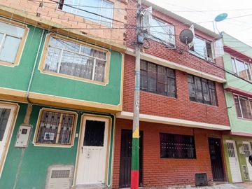 KENNEDY- CASA CON RENTA EN BUEN ESTADO