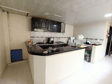 KENNEDY- CASA CON RENTA EN BUEN ESTADO