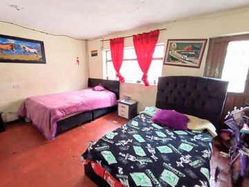 KENNEDY- CASA CON RENTA EN BUEN ESTADO