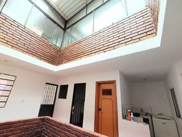 KENNEDY- CASA CON RENTA EN BUEN ESTADO