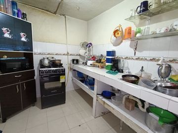 KENNEDY- CASA CON RENTA EN BUEN ESTADO