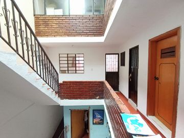 KENNEDY- CASA CON RENTA EN BUEN ESTADO