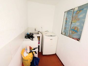 KENNEDY- CASA CON RENTA EN BUEN ESTADO