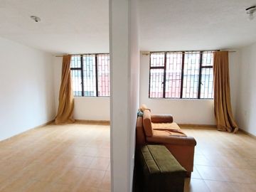 KENNEDY- CASA CON RENTA EN BUEN ESTADO