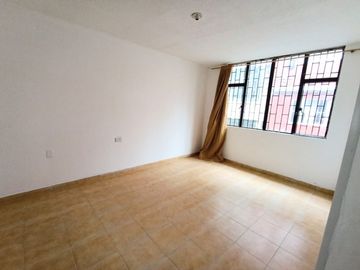 KENNEDY- CASA CON RENTA EN BUEN ESTADO