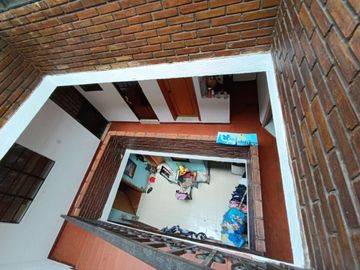 KENNEDY- CASA CON RENTA EN BUEN ESTADO