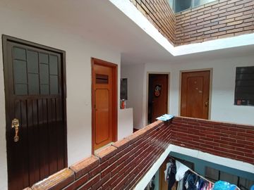 KENNEDY- CASA CON RENTA EN BUEN ESTADO