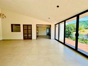 CASA EN VENTA EN LAS CAÑADAS