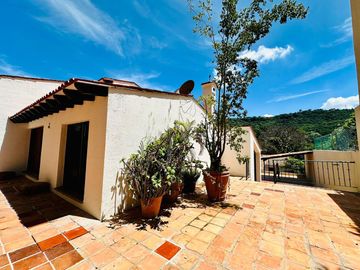 CASA EN VENTA EN LAS CAÑADAS