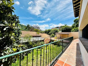 CASA EN VENTA EN LAS CAÑADAS