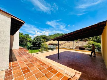 CASA EN VENTA EN LAS CAÑADAS
