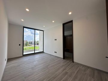 SE VENDE Casa nueva en bosque