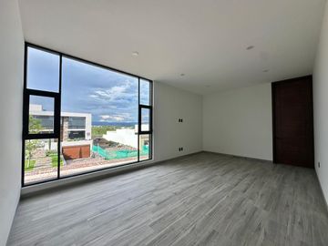 SE VENDE Casa nueva en bosque