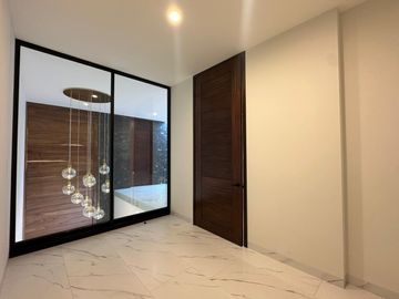 SE VENDE Casa nueva en bosque