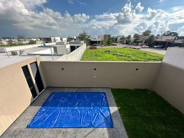 SE VENDE Casa nueva en bosque