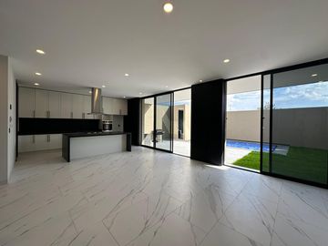 SE VENDE Casa nueva en bosque