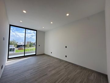 SE VENDE Casa nueva en bosque