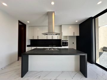 SE VENDE Casa nueva en bosque