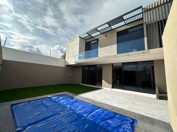 SE VENDE Casa nueva en bosque