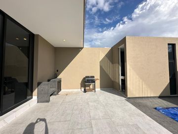 SE VENDE Casa nueva en bosque