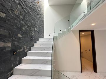SE VENDE Casa nueva en bosque