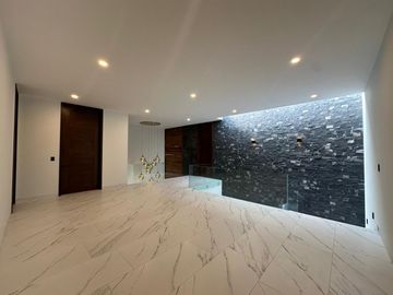 SE VENDE Casa nueva en bosque