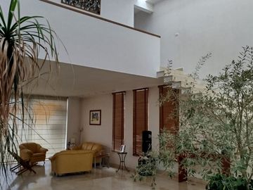 SE VENDE casa en La Hacienda Club de Golf