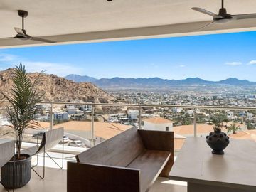 Condo con vista al mar, terraza privada, en venta, El Pedregal, Cabo San Lucas