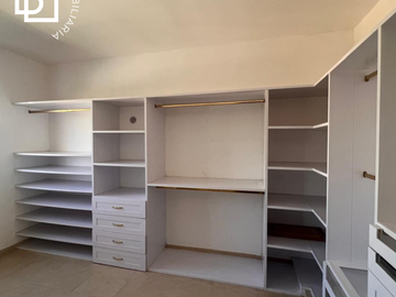 Casa en venta de 2 pisos, 4 recamaras con alberca y jacuzzi al norte de Mérida