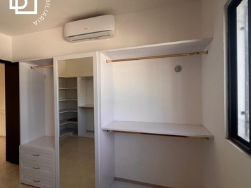 Casa en venta de 2 pisos, 4 recamaras con alberca y jacuzzi al norte de Mérida