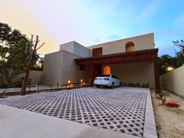 HOUSE FOR SALE IN MERIDA YUCATAN WITH GOLF COURSE VIEW