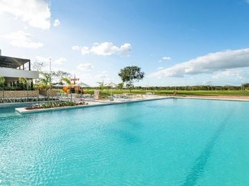 HOUSE FOR SALE IN MERIDA YUCATAN WITH GOLF COURSE VIEW