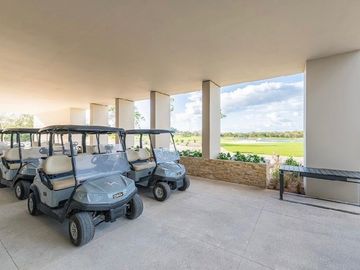 HOUSE FOR SALE IN MERIDA YUCATAN WITH GOLF COURSE VIEW
