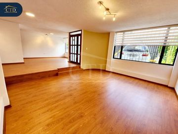 Casa rentera con 6 departamentos en Monteserrín