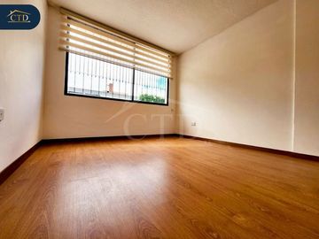 Casa rentera con 6 departamentos en Monteserrín
